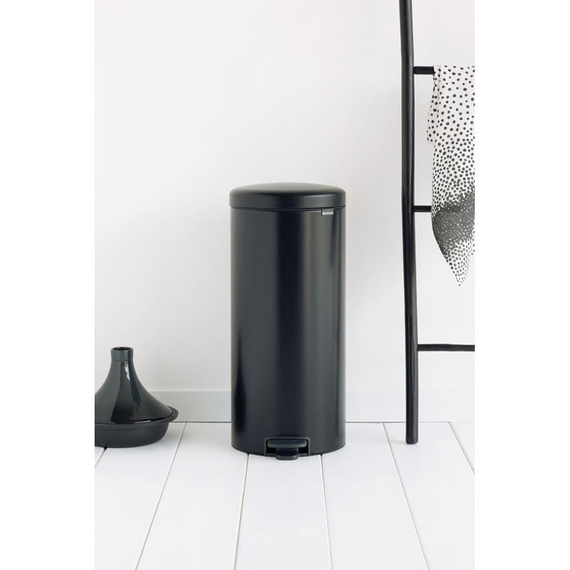 BRABANTIA NEWICON PEDAALEMMER 30 LTR. MATT ZWART-BRABANTIA NEDERLAND B.V.-Bouwhof shop (6162803163312)